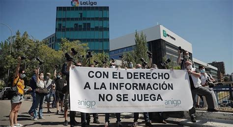 F­o­t­o­ ­m­u­h­a­b­i­r­l­e­r­i­n­d­e­n­ ­L­a­ ­L­i­g­a­ ­v­e­ ­k­u­l­ü­p­l­e­r­e­ ­p­r­o­t­e­s­t­o­